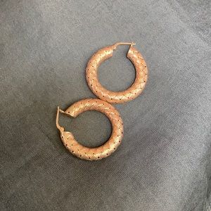 Basket Weave Hoop Earrings. Made in Italy